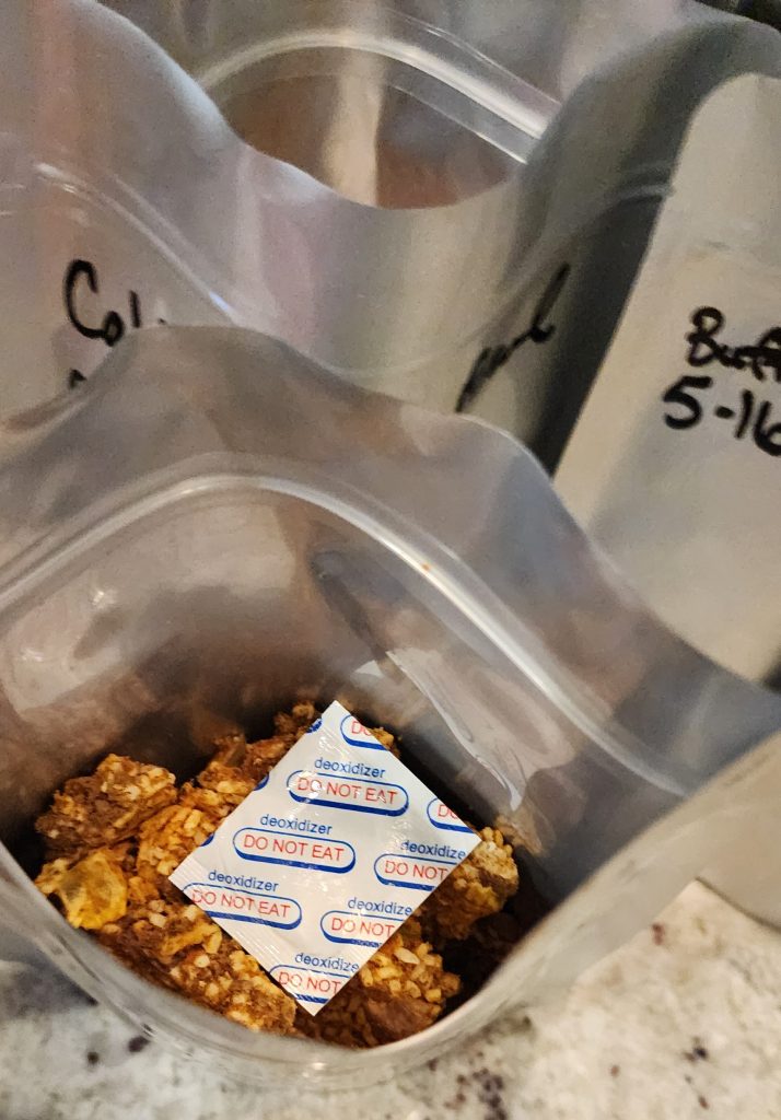 Adding Oxygen (O2) Absorber before sealing and freeze drying food at home